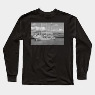 Sailing boat in Great Yarmouth Long Sleeve T-Shirt